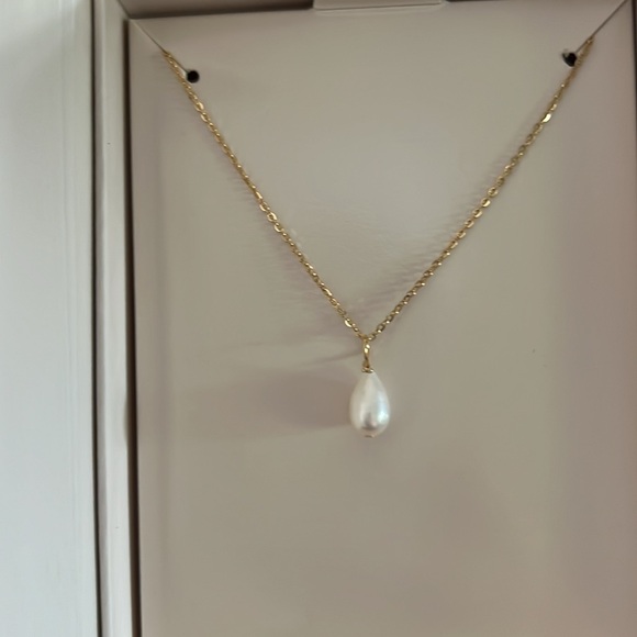 Baroque Pearl Necklace from Summer 2024 Jilly Box - Picture 2 of 5